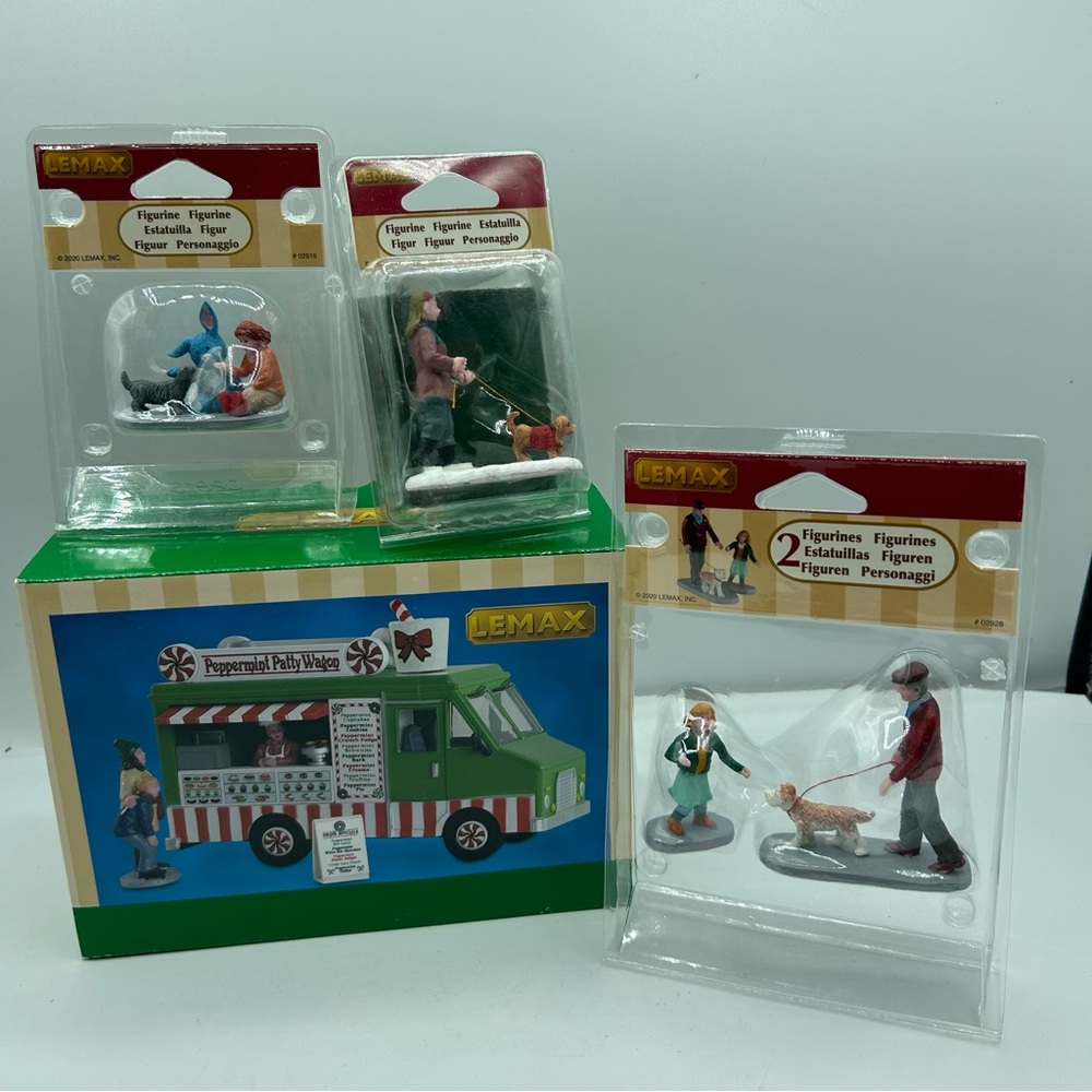 LEMAX Christmas Village Lot of 4